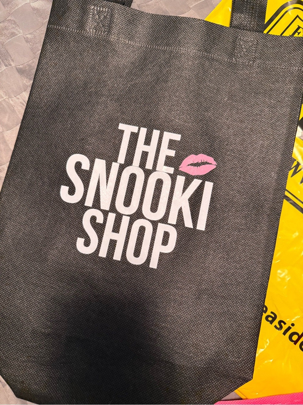 The Snooki Shop & Shore Store Souvenir Bags - Picture 7 of 7